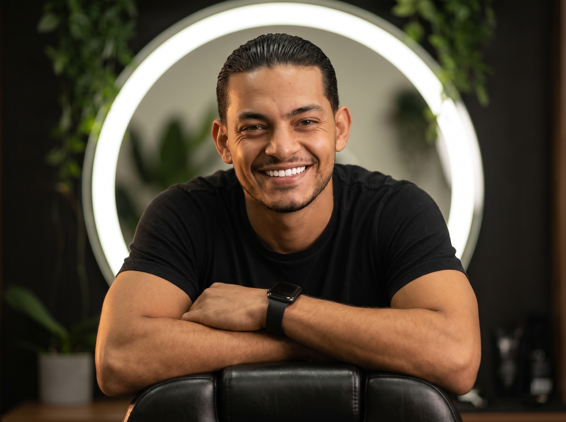 Claudstone Oliveira, fundador da Hazel Barbearia